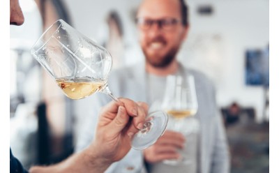 Cómo saber si un vino está malo: señales para detectarlo fácilmente